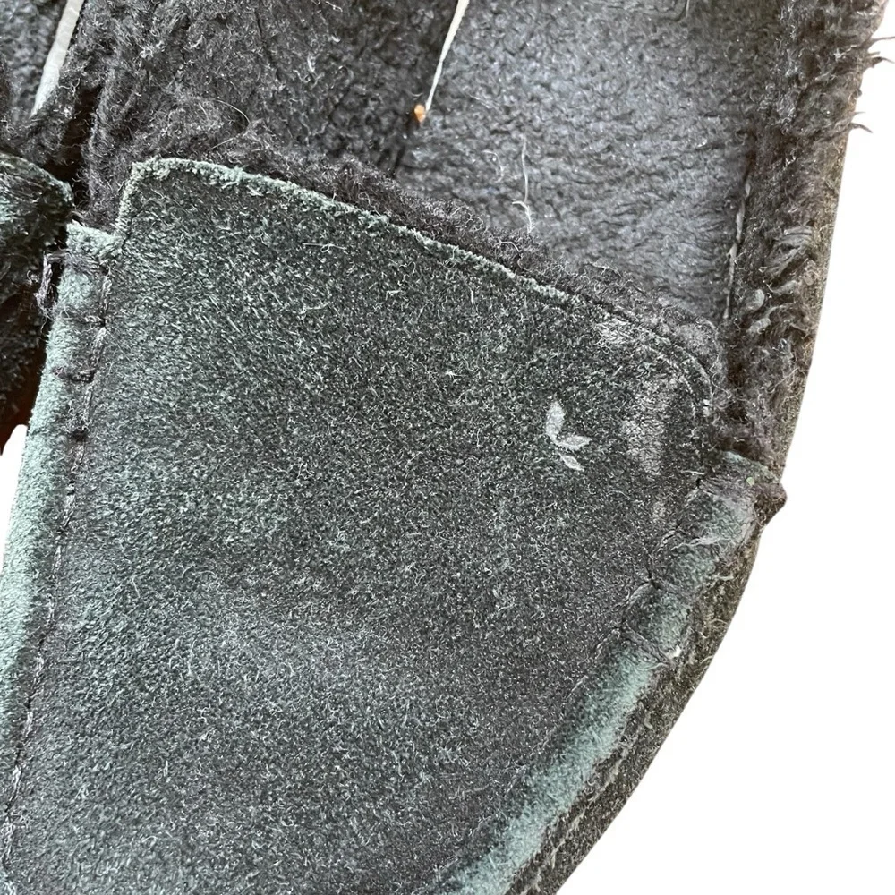 4/$25 Koolaburra by Ugg Black Moccasin Slippers Boy's Size 4 Black Slip On Shoes